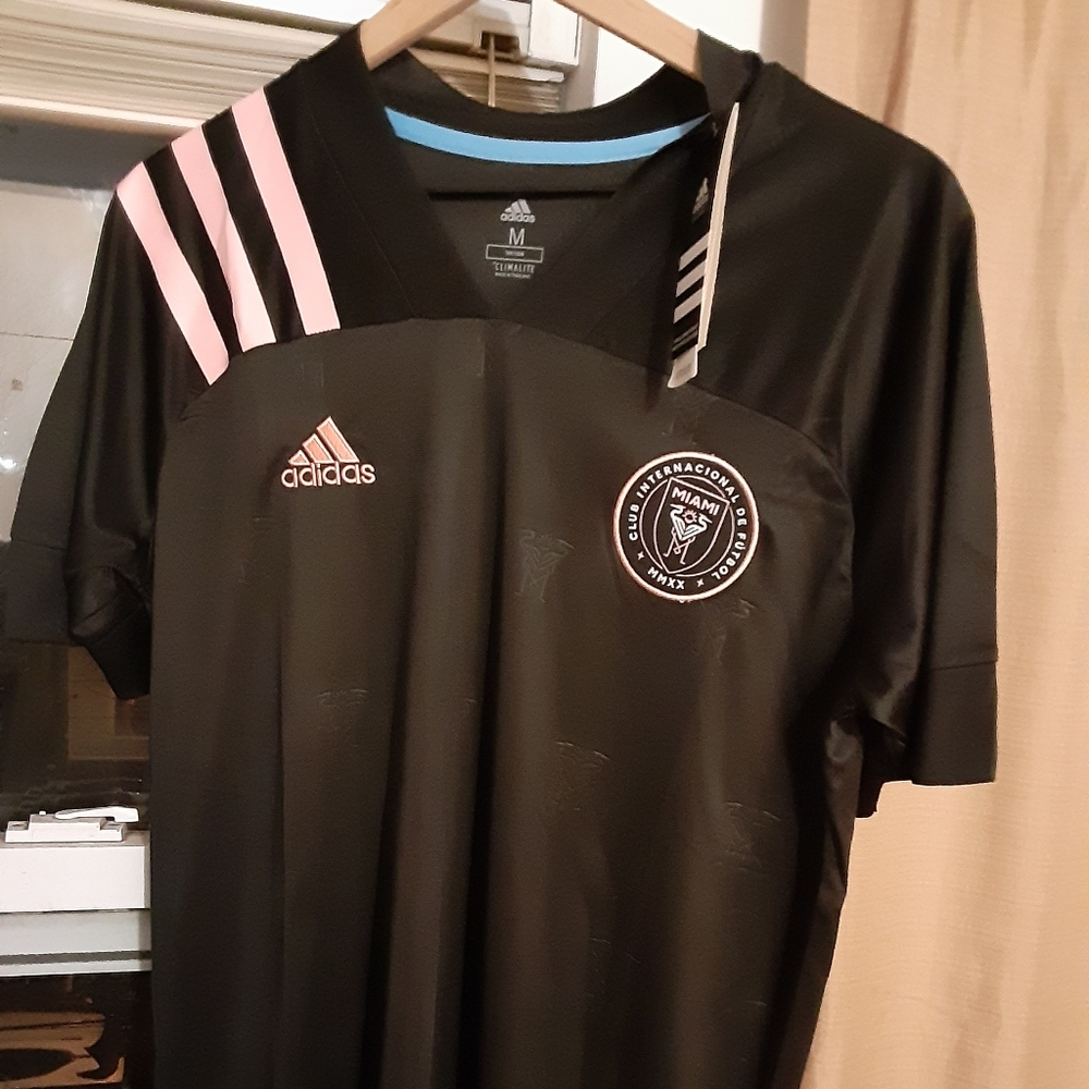 A Gorgeous New David Beckham Soccer Team Jersey